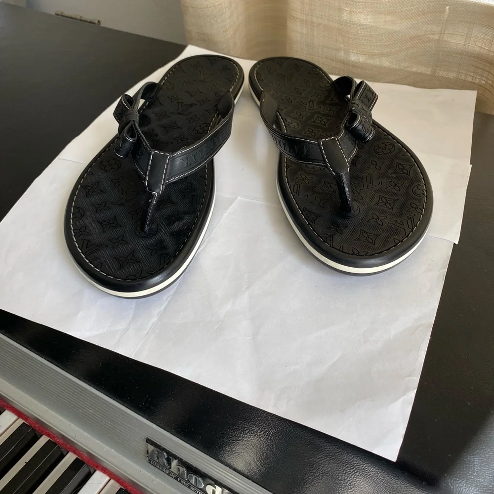 Louis Vuitton Black Monogram thong Flip Flops sandals slip ons rubber flats 39 - Picture 3 of 8